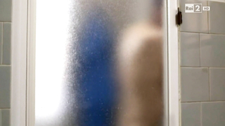 Вероника Ксязкевич показывает нам свои сиськи в сцене секса - L'ispettore Coliandro s05e01 (2016)