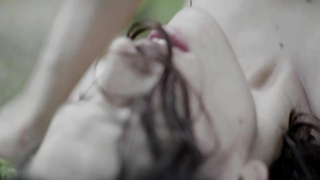 Tessie Herrasti zeigt uns ihre Titten und ihren Busch, einschließlich vollständiger frontaler Nacktheit in einer Sexszene - La Marche du Monde (2013)