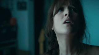 Victoria Bedos'un klipte klasik misyoner pozisyonunda sikildiği görülüyor