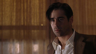 Idina Menzel Ask the Dust'tan çıplak sahnede. Bize poposunu gösteriyor.