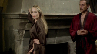 Патриция Уэбли в обнаженной сцене из фильма «Малабимба». Она показывает нам свои сиськи, задницу и куст