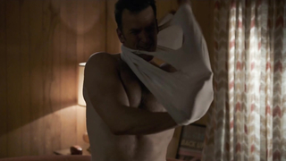 Kaley Ronayne çıplak, Jodi Balfour Quarry'deki seksi sahne s01e06 (2016)