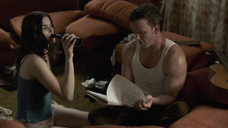 Kaley Ronayne çıplak, Jodi Balfour Quarry'deki seksi sahne s01e06 (2016)