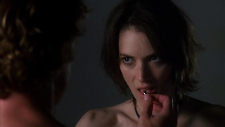 Winona Ryder Sex and Death 101 (2007) filmindeki çıplak, erotik sahne