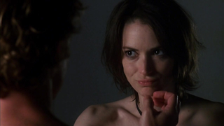 Winona Ryder Sex and Death 101 (2007) filmindeki çıplak, erotik sahne