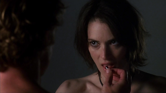 Winona Ryder nackt, erotische Szene in Sex and Death 101 (2007)