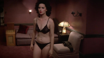 Isabella Rossellini oben ohne, zeigt uns ihren verführerischen nackten Körper - Blue Velvet (1986)