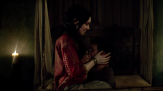 Lise Slabber, Black Sails'den çıplak sahnede. Oldukça seksi görünüyor.