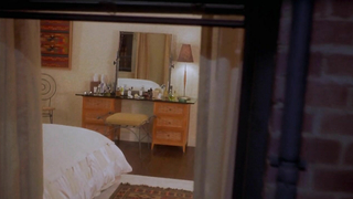 Elisabeth Shue in einer sexy Szene aus Hollow Man. Elisabeth Shue sieht in dieser Unterwäsche-Sexszene ziemlich heiß aus.