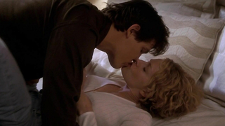 Elisabeth Shue in einer sexy Szene aus Hollow Man. Elisabeth Shue sieht in dieser Unterwäsche-Sexszene ziemlich heiß aus.