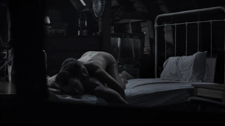 Ivana Milicevic nackt in Banshee. Ivana zeigte uns ihre Titten in einer heißen Sexszene.