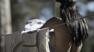 Alanna Forte çıplak, Iren Levy çıplak, bize göğüslerini gösteriyor - Kırmızı Başlıklı Kız (2015)