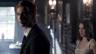 Scena di sesso cowgirl con Elizabeth Henstridge - The Thompsons (2012)