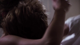 Scena di sesso cowgirl con Elizabeth Henstridge - The Thompsons (2012)