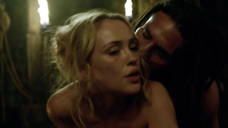 Hannah Nuova scena di sesso nuda a pecorina - Black Sails s02e03 (2015)