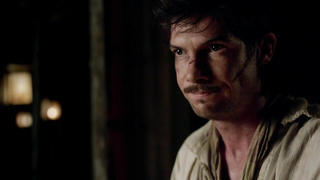 Jessica Parker Kennedy çıplak, Clara Paget seksi, lezbiyen sahnesi - Black Sails s02e02 (2015)