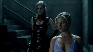 Natasha Alam nue se fait baiser - True Blood s03e01 (2010)