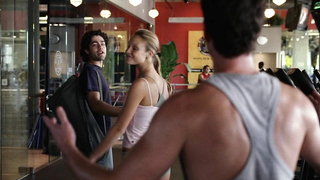 Beau Garrett nudo. Ci mostra il suo sedere - Entourage s01e05 (2004)