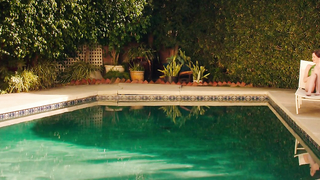 Eva Green sieht in diesem Bikini ziemlich heiß aus. - White Bird in a Blizzard (2014)