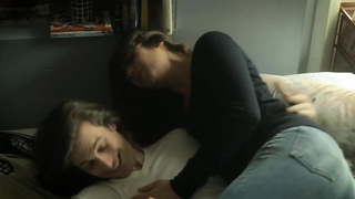 Also ist Lola Kirke nicht schüchtern und sie zeigt ihre sexy Unterwäsche.