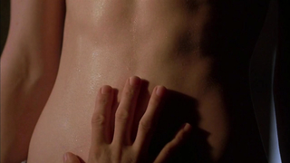 Katherine Watterson öffnete erneut ihr Hemd vor dem Mann und zeigte ihre Brüste und wunderschönen sexy und heißen Brustwarzen