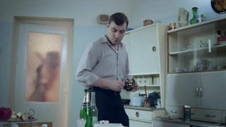 Evgeniya Brik evin dışında çıplak yürürken görüldü