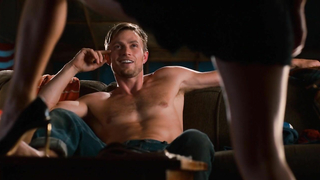 Rachel Bilson è davvero sexy in intimo e bikini nella scena di sesso.