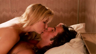 Эротическая сцена с Мелиссой Мур. Она показывает нам свои большие сочные сиськи