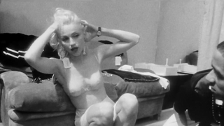 Madonna parece muito sexy. Temos um rápido relato dela - Madonna: Truth or Dare (1991)