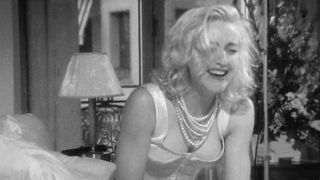 Madonna parece muito sexy. Temos um rápido relato dela - Madonna: Truth or Dare (1991)