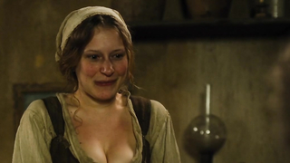 Офелия Колб обнаженная, сцена с грудью и киской - Дюма (2010) | | В клипе Офелия Колб стирает одежду, а ее платье выглядит так, будто мы увидели ее декольте в самом начале, когда ее большие сиськи выглядывали из-под ткани.