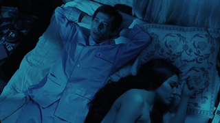 Обнаженная Дебора Гралл, сцена в нижнем белье - Генсбур (2010)