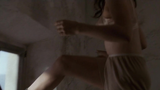 Juliette Binoche nude - The English Patient (1996)