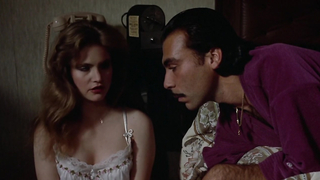 Kimberly McArthur çıplak, Jennifer Jason Leigh seksi - Easy Money (1983)