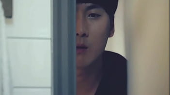 Spiare la sorella della mia amica sotto la doccia e poi scoparla