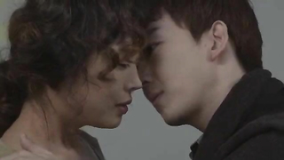 Koreli Milf genç adam tarafından sikildi