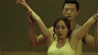 Ragazza coreana e PT trl