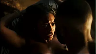 Ex Marine scopa un culo grosso e tettone di colore ebano