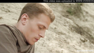 Adele Haenel Açık Havada Göğüslerini Gösteriyor ve Sevişme - The Combattants