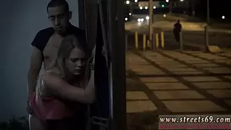 Scène de sexe non coupée de célébrité Lilly Sapphire sexe lesbien en magasin