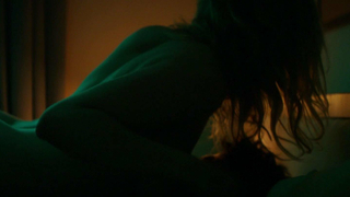 Eliza Taylor çıplak, The November Man (2014) filminden seks sahnesi