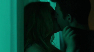 Eliza Taylor çıplak, The November Man (2014) filminden seks sahnesi