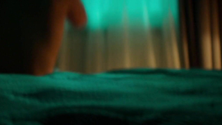 Eliza Taylor çıplak, The November Man (2014) filminden seks sahnesi