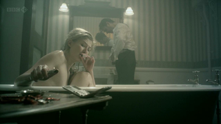Rosamund Pike sexy - Femmes amoureuses partie 1 (2011)