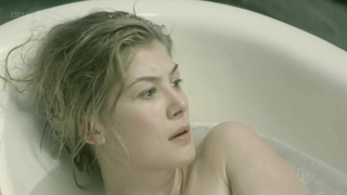 Rosamund Pike sexy - Femmes amoureuses partie 1 (2011)