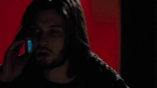 Элиза Душку обнаженная, сексуальная сцена из фильма «Взаперти» (2010)