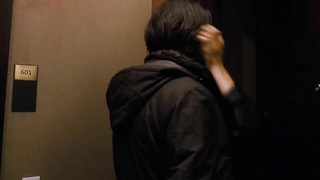 Элиза Душку обнаженная, сексуальная сцена из фильма «Взаперти» (2010)