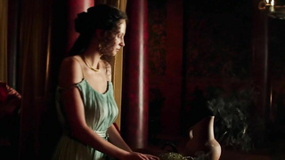 Irina Shayk, Karolina Szymczak - Herkül (2014)