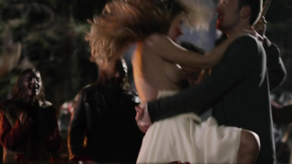 Sadie Katz nua, cena de sexo de Wrong Turn 6 (2014)