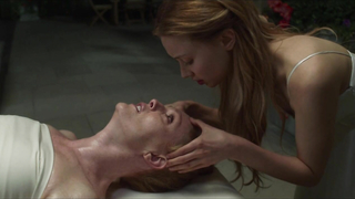 Nude video with Julianne Moore , Olivia Williams , Sarah Gadon , Jennifer Gibson - Maps to the Stars (2014)